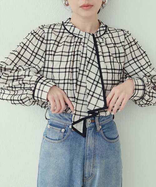 natural couture（ナチュラルクチュール）の「フロッキーチェック長袖ブラウス（シャツ/ブラウス・レディース・ホワイト系その他/ピンクベージュ/グレイッシュベージュ/ブラック系その他・FREE）」の10枚目の写真