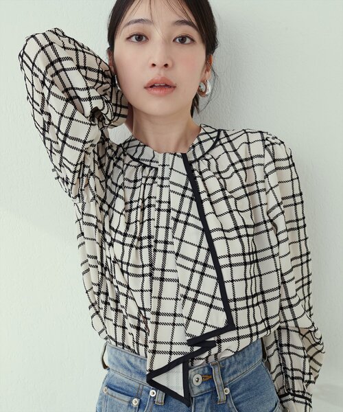natural couture（ナチュラルクチュール）の「フロッキーチェック長袖ブラウス（シャツ/ブラウス・レディース・ホワイト系その他/ピンクベージュ/グレイッシュベージュ/ブラック系その他・FREE）」の12枚目の写真