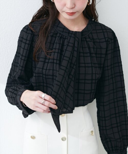 natural couture（ナチュラルクチュール）の「フロッキーチェック長袖ブラウス（シャツ/ブラウス・レディース・ホワイト系その他/ピンクベージュ/グレイッシュベージュ/ブラック系その他・FREE）」の17枚目の写真
