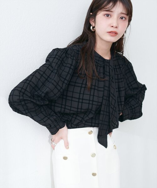 natural couture（ナチュラルクチュール）の「フロッキーチェック長袖ブラウス（シャツ/ブラウス・レディース・ホワイト系その他/ピンクベージュ/グレイッシュベージュ/ブラック系その他・FREE）」の19枚目の写真