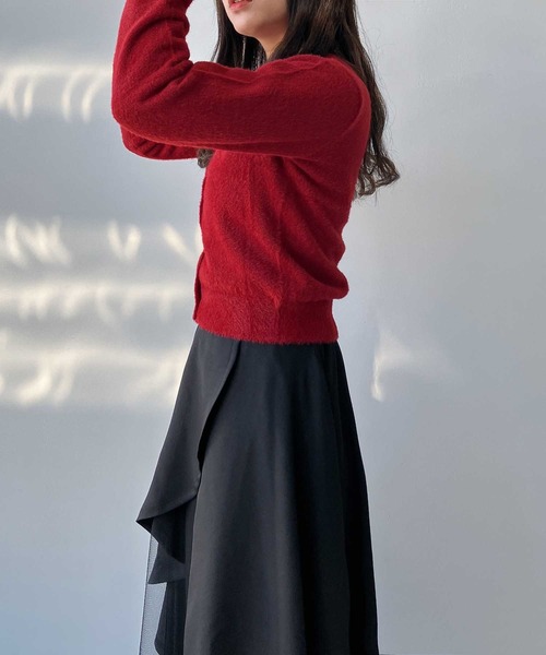 AS KNOW AS plus（アズノゥアズプラス）の「●パールボタン ラメフェザーショートカーディガン（カーディガン/ボレロ・レディース・レッド系/イエロー系/ネイビー系/グレー系・FREE）」の6枚目の写真