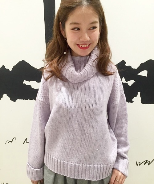 Chico（チコ）の「【who's who Chico】オフタートルニットプルオーバー（ニット/セーター・レディース・ホワイト/ブラック/グレー/ライトパープル・FREE）」の4枚目の写真