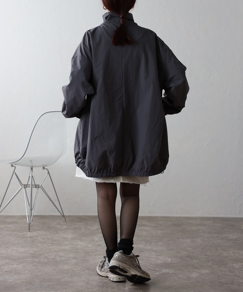 Fizz（フィズ）の「ゆったりスタンドカラーブルゾン（ナイロンジャケット・レディース・ブラック/ベージュ/アイボリー/チャコール・M）」の22枚目の写真