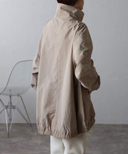 Fizz（フィズ）の「ゆったりスタンドカラーブルゾン（ナイロンジャケット・レディース・ブラック/ベージュ/アイボリー/チャコール・M）」の17枚目の写真