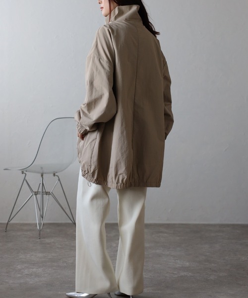 Fizz（フィズ）の「ゆったりスタンドカラーブルゾン（ナイロンジャケット・レディース・ブラック/ベージュ/アイボリー/チャコール・M）」の15枚目の写真