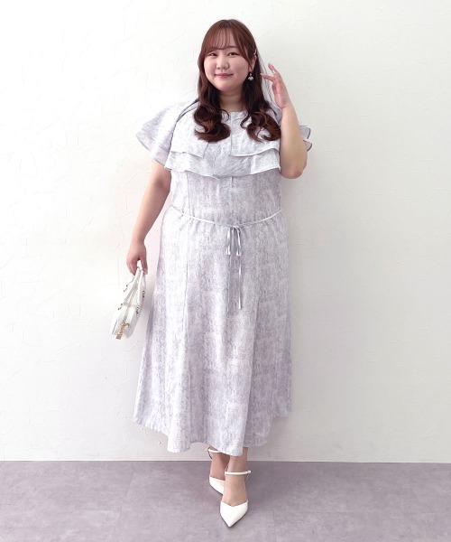 marun(マルン)の「<大きいサイズ>パイピングケープデザインワンピース marun(ワンピース・レディース・ピンク/ブルー/グレー・L/LL/3L/4L/5L)」の4枚目の写真