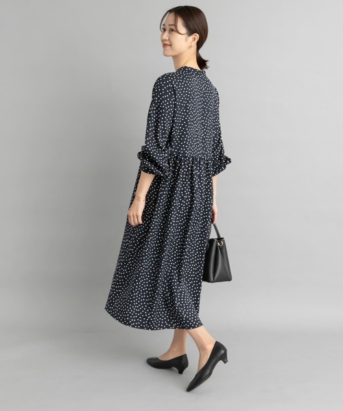 URBAN RESEARCH DOORS(アーバンリサーチドアーズ)の「ドットプリントワンピース(ワンピース・レディース・ブラック/ネイビー・MEDIUM)」の18枚目の写真