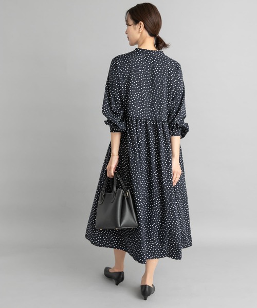 URBAN RESEARCH DOORS(アーバンリサーチドアーズ)の「ドットプリントワンピース(ワンピース・レディース・ブラック/ネイビー・MEDIUM)」の19枚目の写真