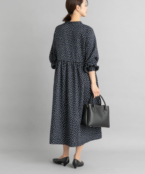 URBAN RESEARCH DOORS(アーバンリサーチドアーズ)の「ドットプリントワンピース(ワンピース・レディース・ブラック/ネイビー・MEDIUM)」の20枚目の写真