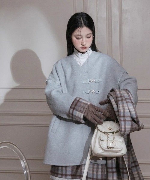 gossip!ロサンゼルス(ゴシップロサンゼルス)の「ヴィンテージ風 フリル付き長袖シャツ 通勤&カジュアル デイリー&シンプル(シャツ/ブラウス・レディース・ホワイト・FREE)」の4枚目の写真
