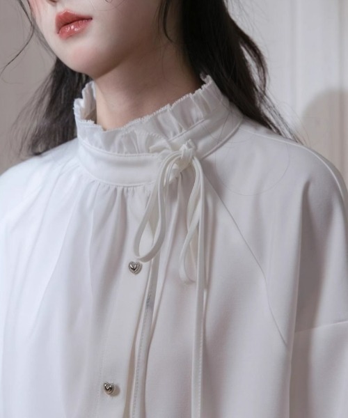 gossip!ロサンゼルス(ゴシップロサンゼルス)の「ヴィンテージ風 フリル付き長袖シャツ 通勤&カジュアル デイリー&シンプル(シャツ/ブラウス・レディース・ホワイト・FREE)」の6枚目の写真