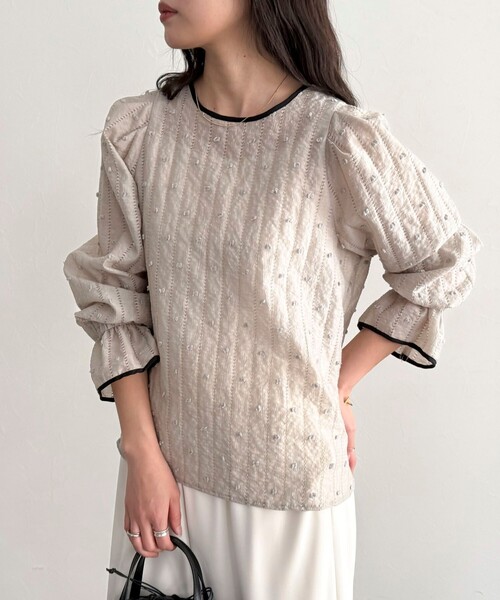 fredy emue（フレディエミュ）の「シアージャガードパイピングブラウス（シャツ/ブラウス・レディース・オフホワイト/ブラック/ライトグレー・38）」の3枚目の写真