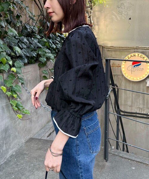 fredy emue（フレディエミュ）の「シアージャガードパイピングブラウス（シャツ/ブラウス・レディース・オフホワイト/ブラック/ライトグレー・38）」の22枚目の写真