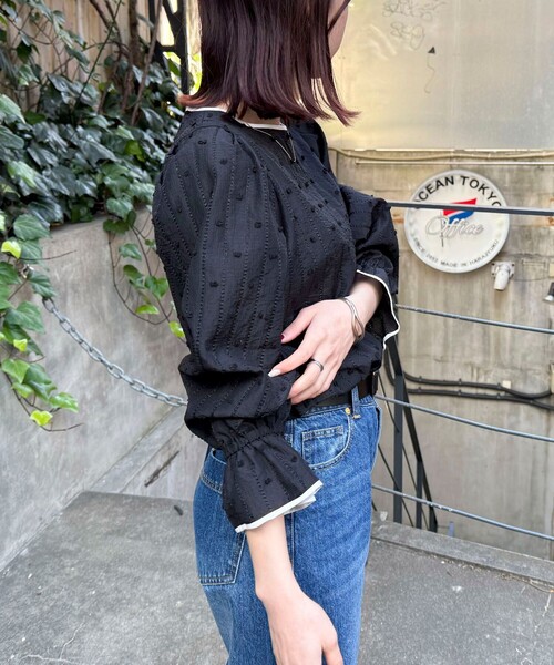 fredy emue（フレディエミュ）の「シアージャガードパイピングブラウス（シャツ/ブラウス・レディース・オフホワイト/ブラック/ライトグレー・38）」の21枚目の写真