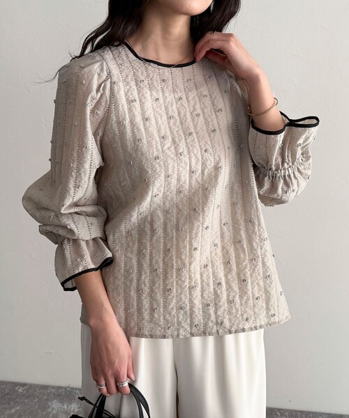 fredy emue（フレディエミュ）の「シアージャガードパイピングブラウス（シャツ/ブラウス・レディース・オフホワイト/ブラック/ライトグレー・38）」の9枚目の写真