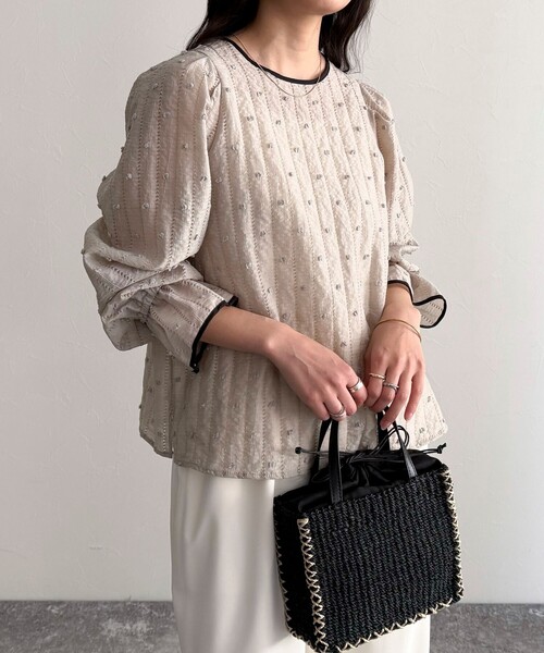 fredy emue（フレディエミュ）の「シアージャガードパイピングブラウス（シャツ/ブラウス・レディース・オフホワイト/ブラック/ライトグレー・38）」の8枚目の写真