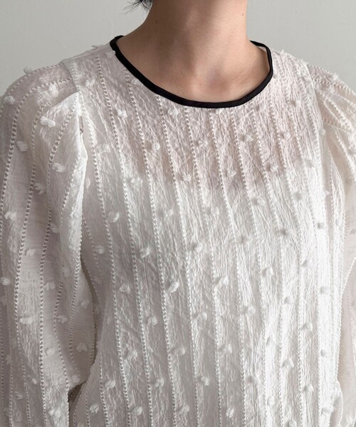 fredy emue（フレディエミュ）の「シアージャガードパイピングブラウス（シャツ/ブラウス・レディース・オフホワイト/ブラック/ライトグレー・38）」の7枚目の写真