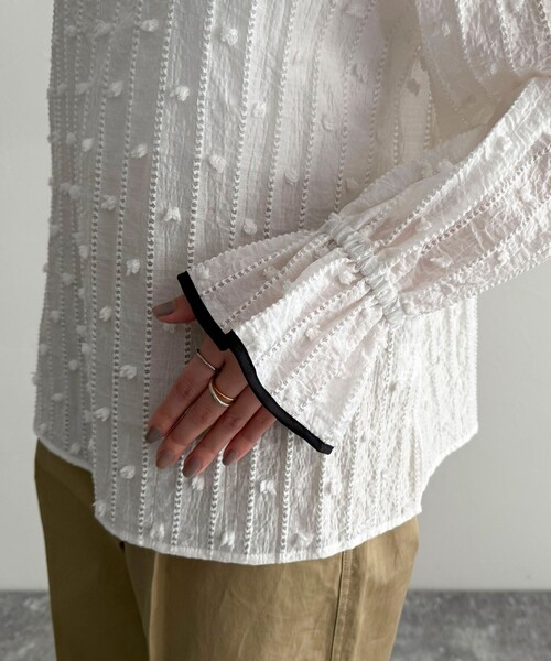 fredy emue（フレディエミュ）の「シアージャガードパイピングブラウス（シャツ/ブラウス・レディース・オフホワイト/ブラック/ライトグレー・38）」の6枚目の写真