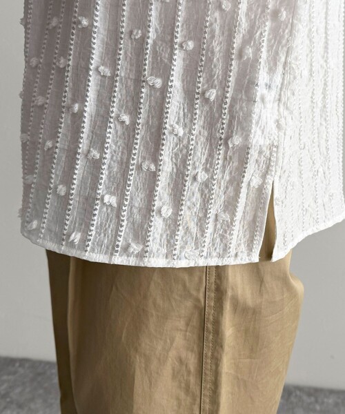 fredy emue（フレディエミュ）の「シアージャガードパイピングブラウス（シャツ/ブラウス・レディース・オフホワイト/ブラック/ライトグレー・38）」の5枚目の写真