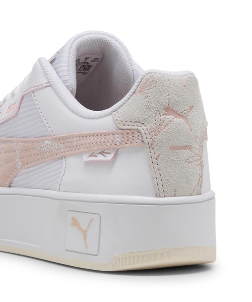 PUMA（プーマ）の「【別注】プーマ PUMA キャリーナ ストリート LUX クラフテッド フラワーズ 限定コラボ（スニーカー・レディース・ホワイト×ピンク・23.0cm/23.5cm/24.0cm/24.5cm/25.0cm/25.5cm/26.0cm）」の2枚目の写真