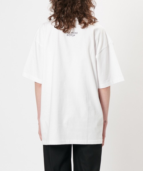 BIOTOP（ビオトープ）の「25SS vol.1【Kate Moss by David Sims】 Photo T-shirts（Tシャツ/カットソー・レディース・ブラック/ホワイト・M/L/XL）」の5枚目の写真