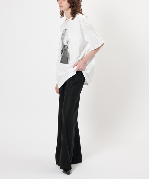 BIOTOP（ビオトープ）の「25SS vol.1【Kate Moss by David Sims】 Photo T-shirts（Tシャツ/カットソー・レディース・ブラック/ホワイト・M/L/XL）」の7枚目の写真