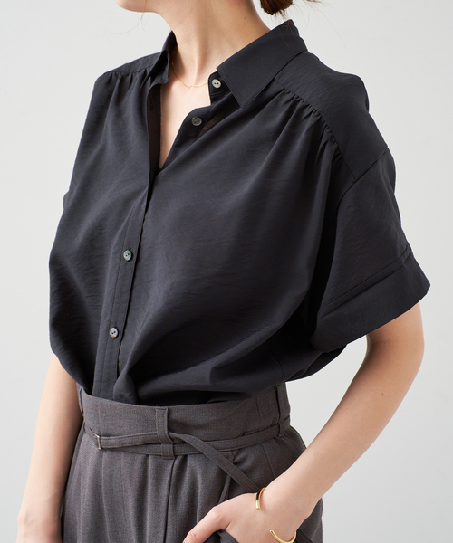 Spick & Span(スピックアンドスパン)の「ソフトローンギャザー半袖シャツ(シャツ/ブラウス・レディース・ブラック/オレンジ/ホワイト・FREE)」の9枚目の写真