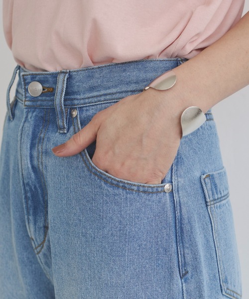 ANGIE（アンジー）の「カーブ デニムパンツ《詳細動画あり》（デニムパンツ・レディース・ブラック/ブルー/ネイビー・SMALL/MEDIUM/LARGE）」の16枚目の写真