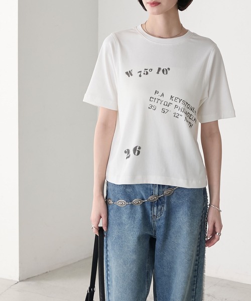 forksy.(フォルクシー)の「【forksy.】ステンシルデザイン グラフィックプリント 半袖Tシャツ(Tシャツ/カットソー・レディース・チャコール/ベージュ/オフホワイト・FREE)」の6枚目の写真