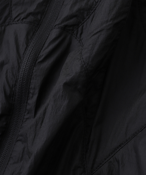 SAN SAN GEAR(サンサンギア)の「SAN SAN GEAR / サンサンギア EMULSIVE JACKET SG2501JK05(ナイロンジャケット・メンズ・ブラック/チャコールグレー・2/1)」の4枚目の写真