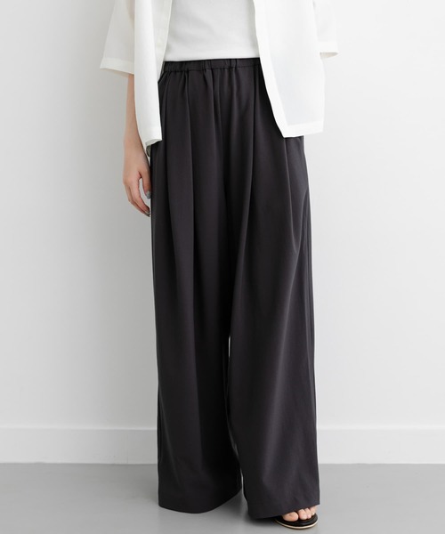 FORK&SPOON（フォークアンドスプーン）の「FORK&SPOON　ツータックワイドイージーパンツ（その他パンツ・レディース・チャコールグレー/ベージュ/ブルー系その他・1/2）」の4枚目の写真