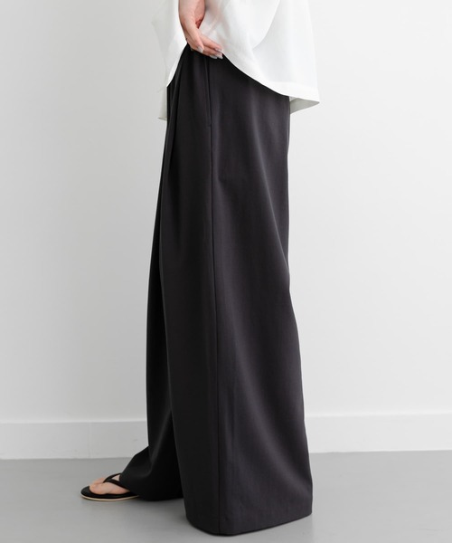 FORK&SPOON（フォークアンドスプーン）の「FORK&SPOON　ツータックワイドイージーパンツ（その他パンツ・レディース・チャコールグレー/ベージュ/ブルー系その他・1/2）」の5枚目の写真