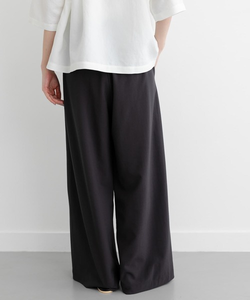 FORK&SPOON（フォークアンドスプーン）の「FORK&SPOON　ツータックワイドイージーパンツ（その他パンツ・レディース・チャコールグレー/ベージュ/ブルー系その他・1/2）」の6枚目の写真