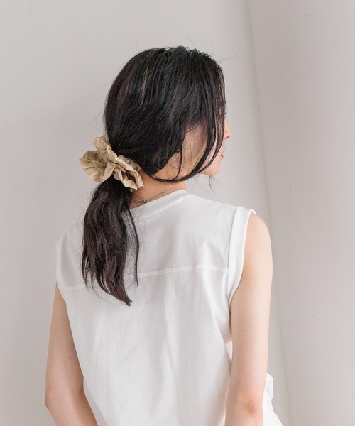 LOWRYS FARM(ローリーズファーム)の「シャカシャカシュシュ(ヘアゴム・レディース・ブラック/グレー/オフホワイト/ベージュ・FREE)」の4枚目の写真