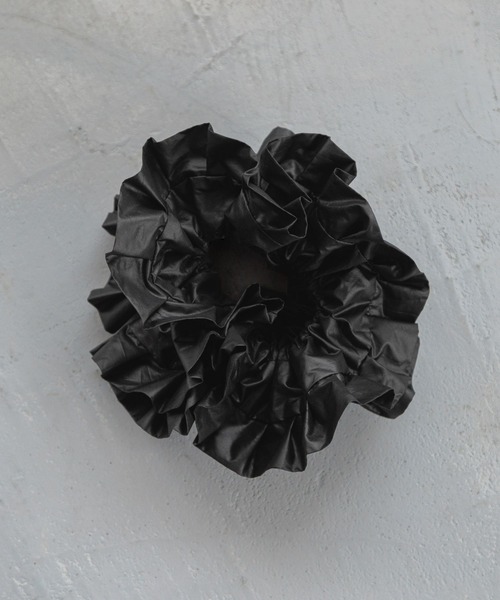 LOWRYS FARM(ローリーズファーム)の「シャカシャカシュシュ(ヘアゴム・レディース・ブラック/グレー/オフホワイト/ベージュ・FREE)」の2枚目の写真