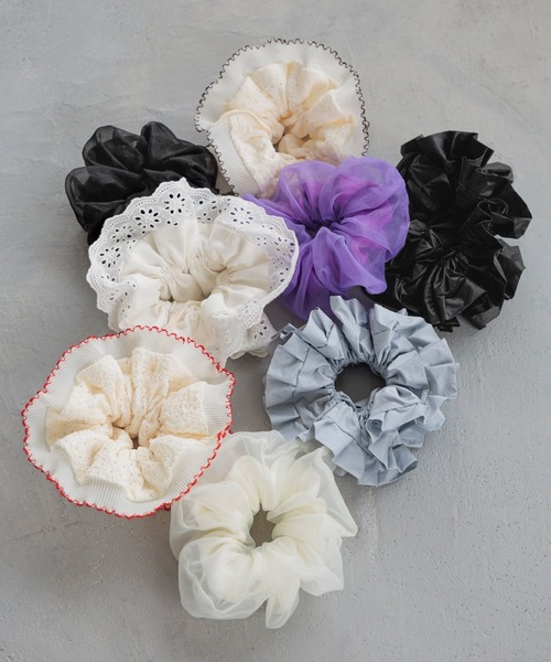 LOWRYS FARM(ローリーズファーム)の「シャカシャカシュシュ(ヘアゴム・レディース・ブラック/グレー/オフホワイト/ベージュ・FREE)」の5枚目の写真