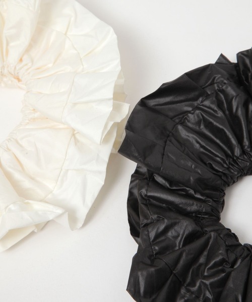 LOWRYS FARM(ローリーズファーム)の「シャカシャカシュシュ(ヘアゴム・レディース・ブラック/グレー/オフホワイト/ベージュ・FREE)」の8枚目の写真