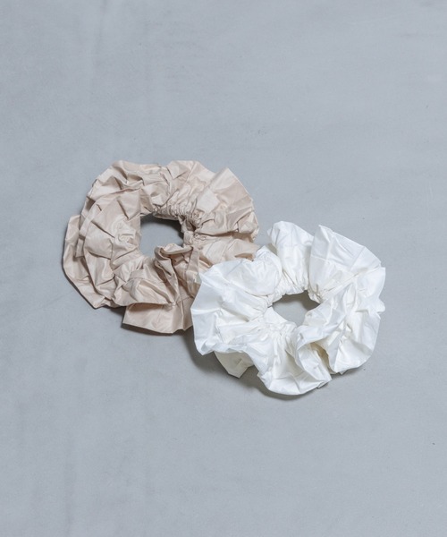 LOWRYS FARM(ローリーズファーム)の「シャカシャカシュシュ(ヘアゴム・レディース・ブラック/グレー/オフホワイト/ベージュ・FREE)」の12枚目の写真