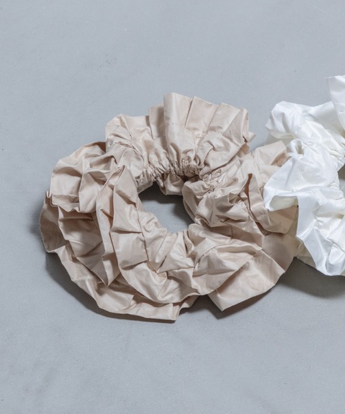 LOWRYS FARM(ローリーズファーム)の「シャカシャカシュシュ(ヘアゴム・レディース・ブラック/グレー/オフホワイト/ベージュ・FREE)」の16枚目の写真