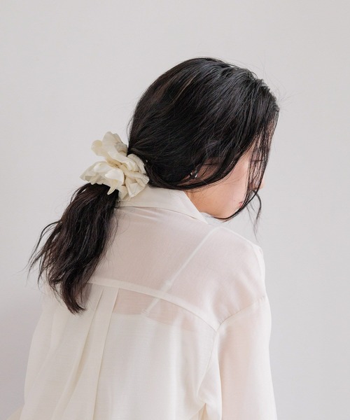 LOWRYS FARM(ローリーズファーム)の「シャカシャカシュシュ(ヘアゴム・レディース・ブラック/グレー/オフホワイト/ベージュ・FREE)」の17枚目の写真