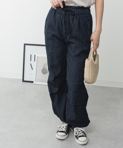 RCD(アールシーディー)の「リラックスワイドパラシュートパンツ(デニムパンツ・レディース・ワンウォッシュ/ライトブルー/ネイビー・L/LL/3L/4L/M)」の3枚目の写真