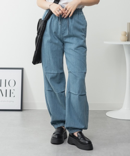 RCD(アールシーディー)の「リラックスワイドパラシュートパンツ(デニムパンツ・レディース・ワンウォッシュ/ライトブルー/ネイビー・L/LL/3L/4L/M)」の1枚目の写真