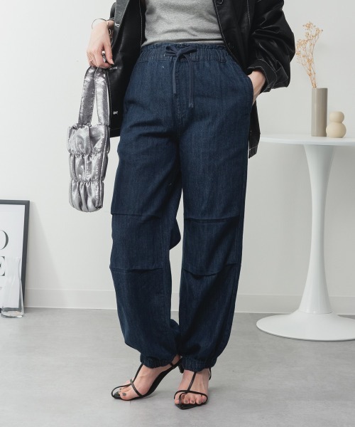 RCD(アールシーディー)の「リラックスワイドパラシュートパンツ(デニムパンツ・レディース・ワンウォッシュ/ライトブルー/ネイビー・L/LL/3L/4L/M)」の19枚目の写真