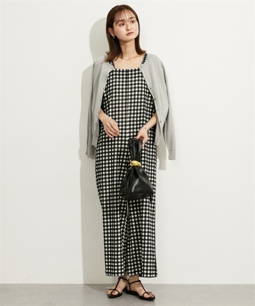 nissen（ニッセン）の「【UV・接触冷感・吸汗速乾】総柄サロペットパンツ（サロペット/オーバーオール・レディース・ブラック系2/ブラック系1・L/M）」の8枚目の写真