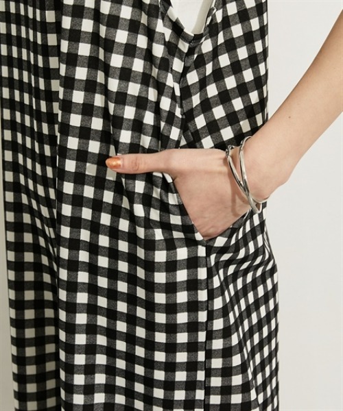 nissen（ニッセン）の「【UV・接触冷感・吸汗速乾】総柄サロペットパンツ（サロペット/オーバーオール・レディース・ブラック系2/ブラック系1・L/M）」の19枚目の写真