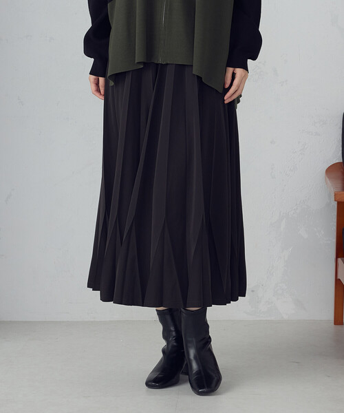 COMME CA ISM(コムサイズム)の「トランスフォーム プリーツスカート(スカート・レディース・チャコール/ブラック・LARGE/MEDIUM)」の1枚目の写真