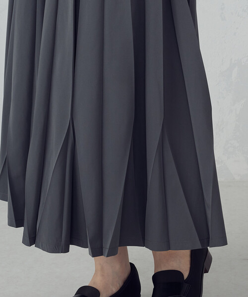 COMME CA ISM(コムサイズム)の「トランスフォーム プリーツスカート(スカート・レディース・チャコール/ブラック・LARGE/MEDIUM)」の18枚目の写真