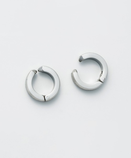 WYZ surgical stainless(ダブリューワイジィーサージカルステンレス)の「【 金属アレルギー対応 】梨地フープイヤリング サージカルステンレス(両耳用)(イヤリング・メンズ・シルバー/ブラック・FREE)」の3枚目の写真