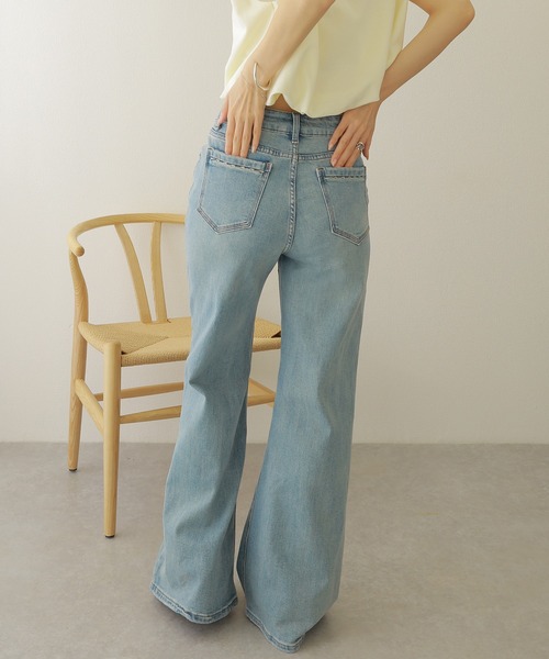 LAULEN（ローレン）の「stitch deign semi flare denim /ウォッシュ加工セミフレアデニムパンツ（デニムパンツ・レディース・ブルー・S/XS/M）」の2枚目の写真