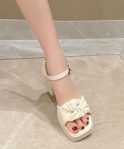 Lace Ladies(レースレディース)の「フロント ツイスト ギャザー アンクルストラップ ヒール サンダル(サンダル・レディース・ブラック/アイボリー・22.5cm/23cm/23.5cm/24cm/24.5cm/25cm)」の10枚目の写真